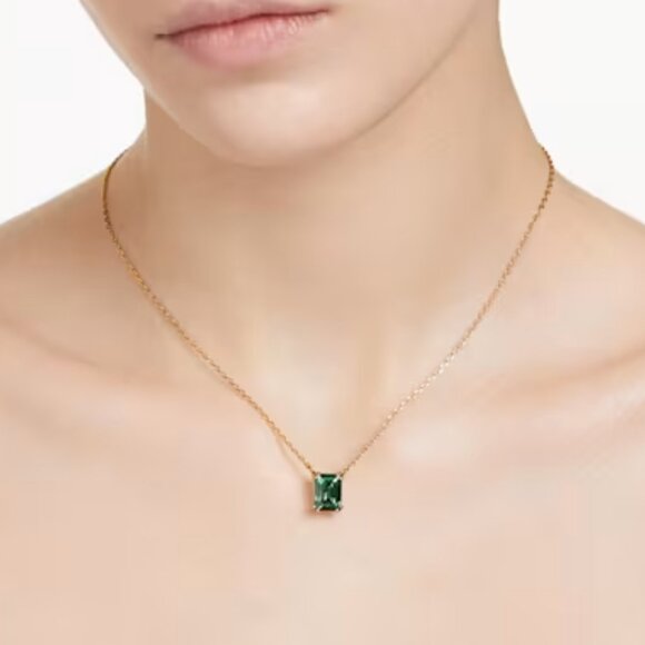 Swarovski green rectangular cut "Stilla" pendant necklace - Picture 14 of 16